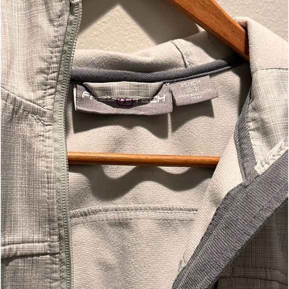 ☑️🪙Silver Rain Jacket🧭🔦 - Picture 2 of 5